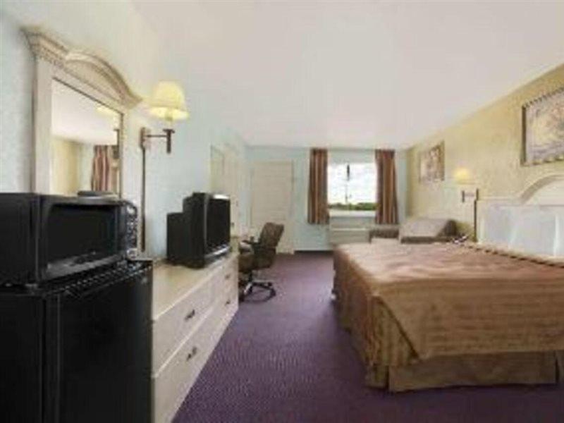 Quality Inn I-10 East Near Frost Bank Center San Antonio Buitenkant foto