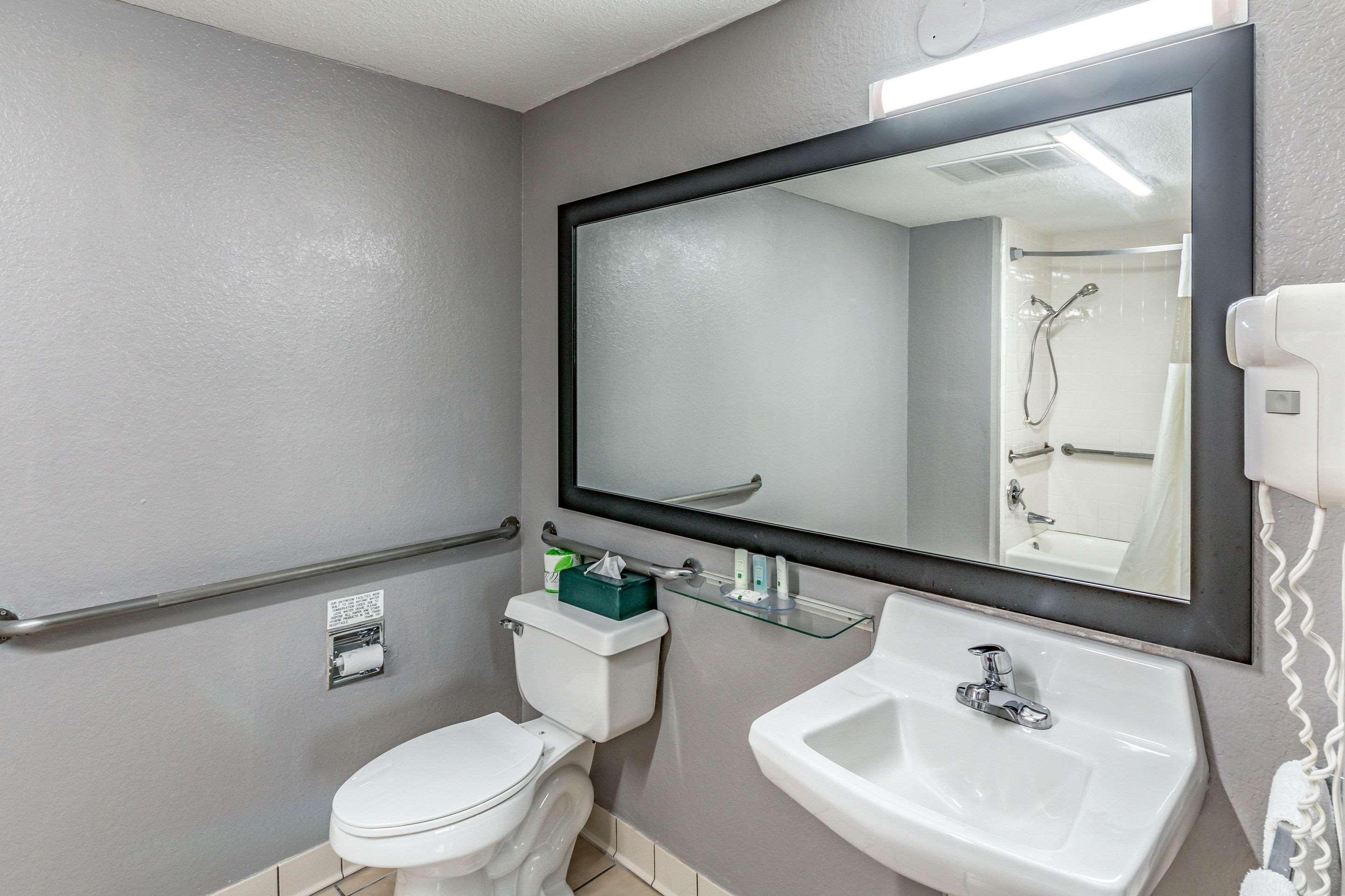 Quality Inn I-10 East Near Frost Bank Center San Antonio Buitenkant foto