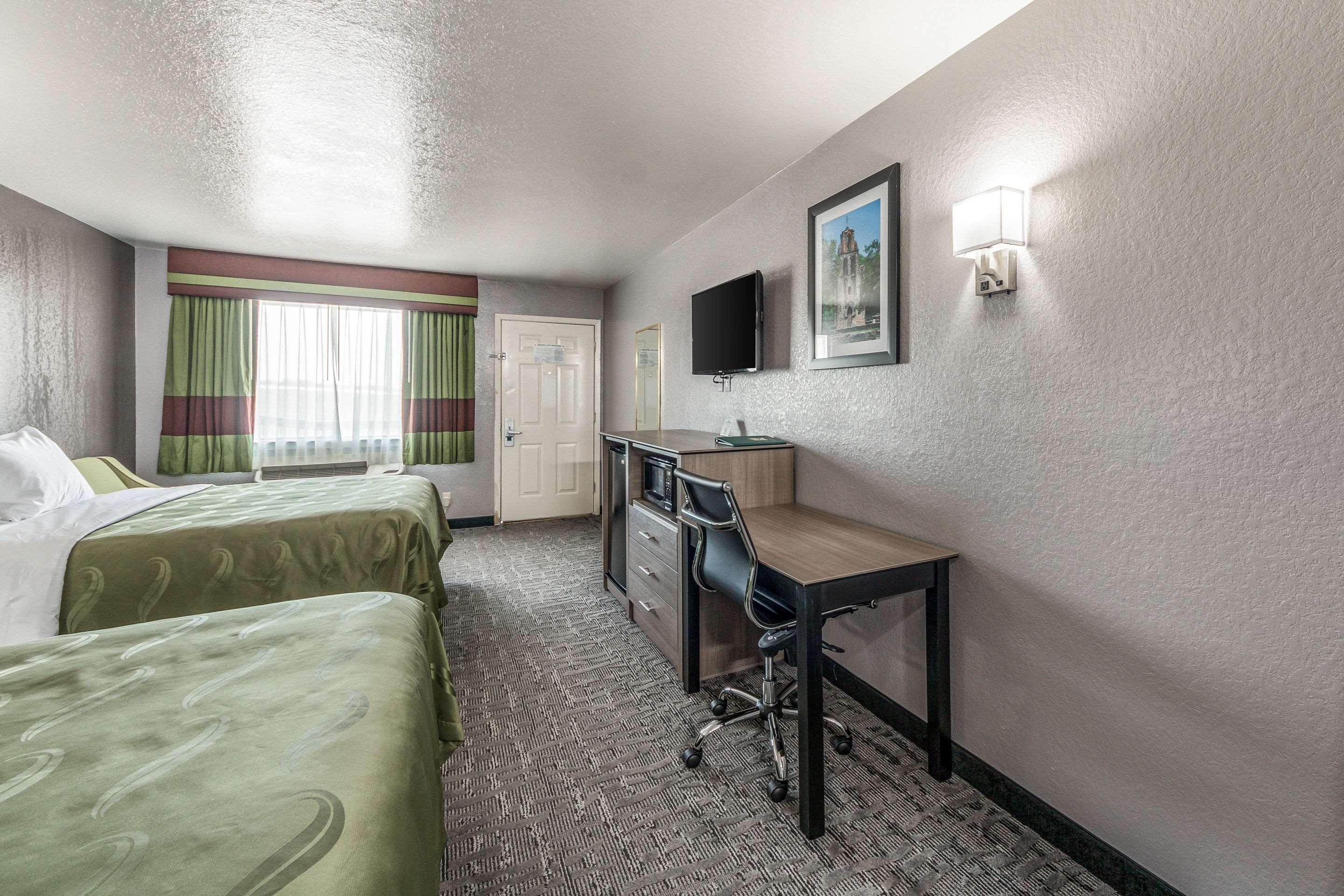 Quality Inn I-10 East Near Frost Bank Center San Antonio Buitenkant foto