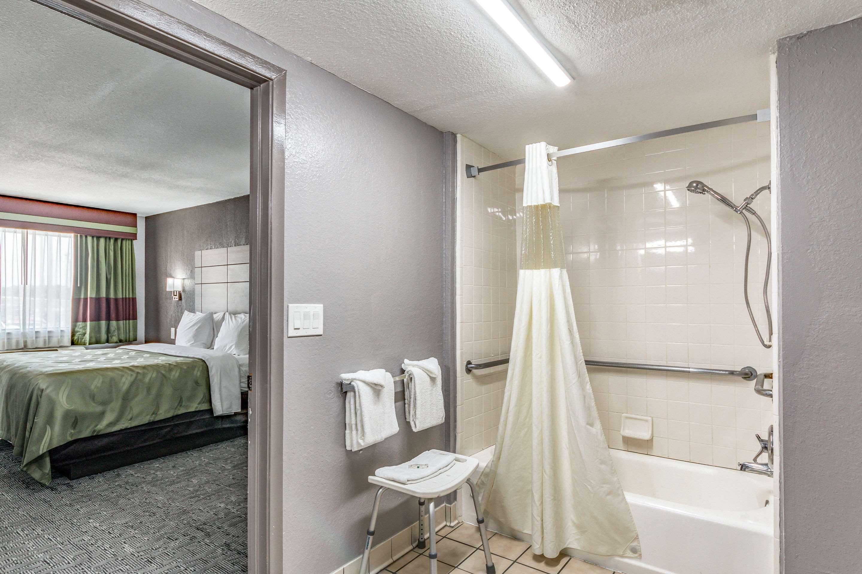 Quality Inn I-10 East Near Frost Bank Center San Antonio Buitenkant foto