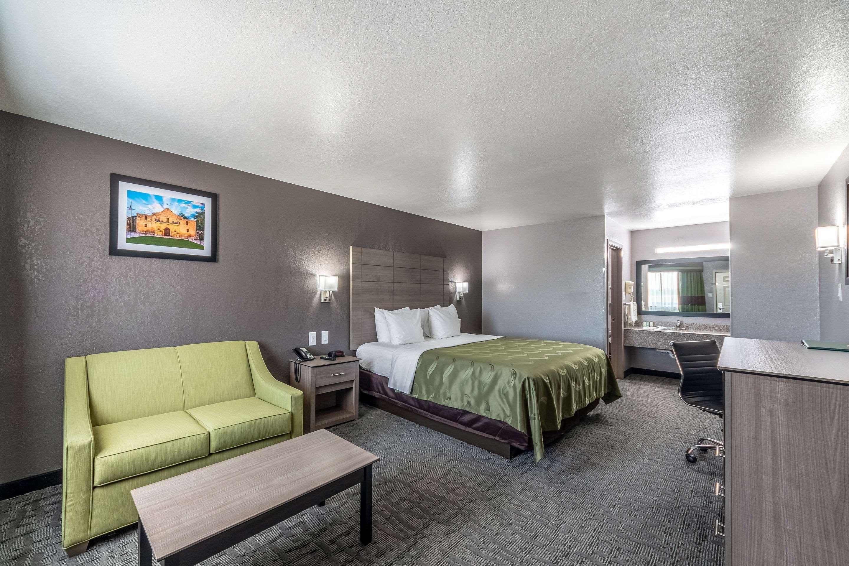 Quality Inn I-10 East Near Frost Bank Center San Antonio Buitenkant foto