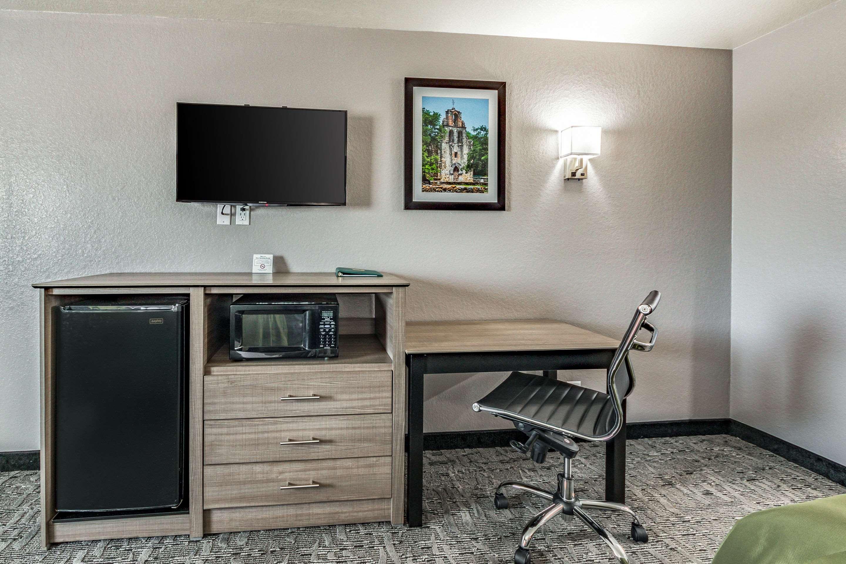 Quality Inn I-10 East Near Frost Bank Center San Antonio Buitenkant foto