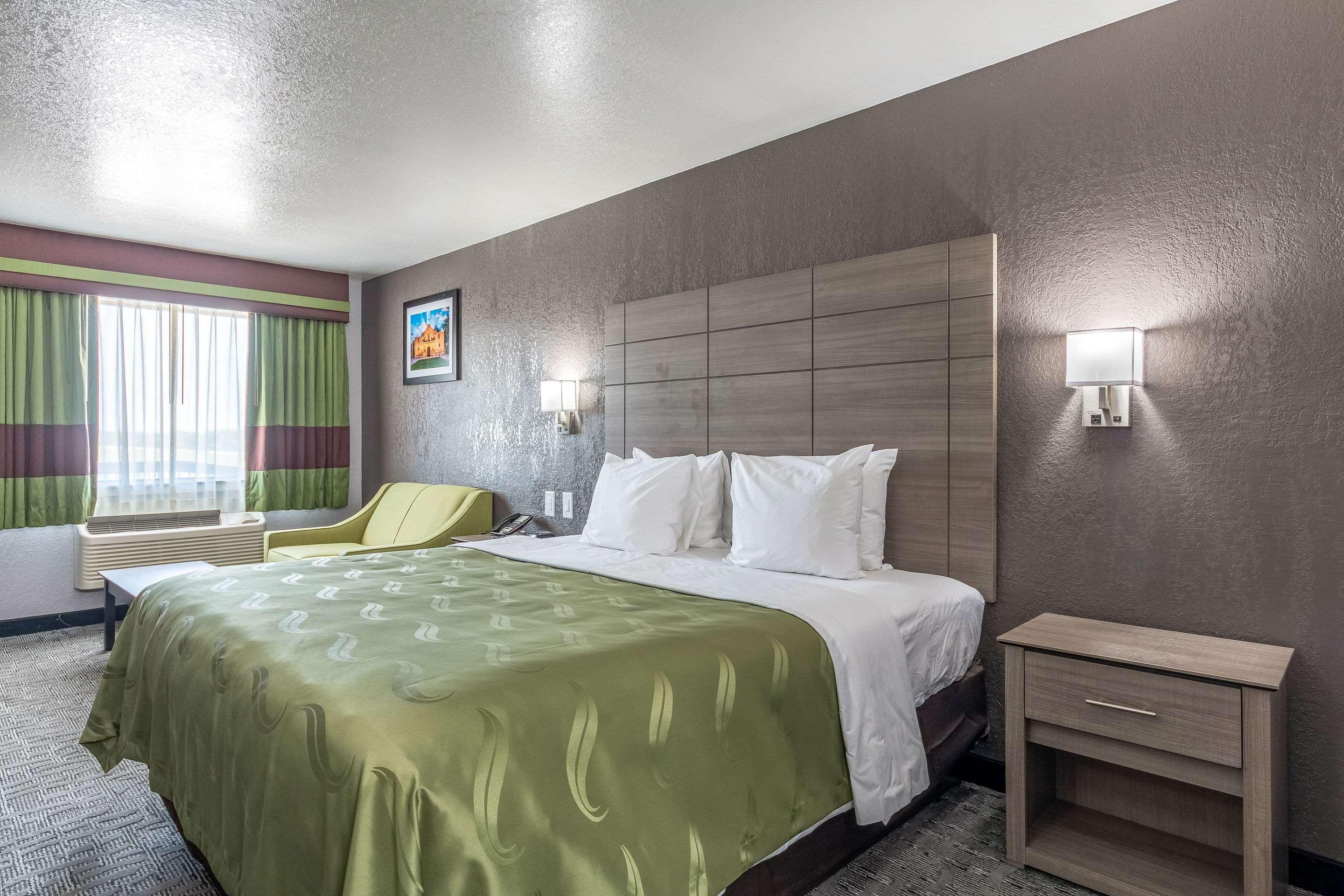 Quality Inn I-10 East Near Frost Bank Center San Antonio Buitenkant foto