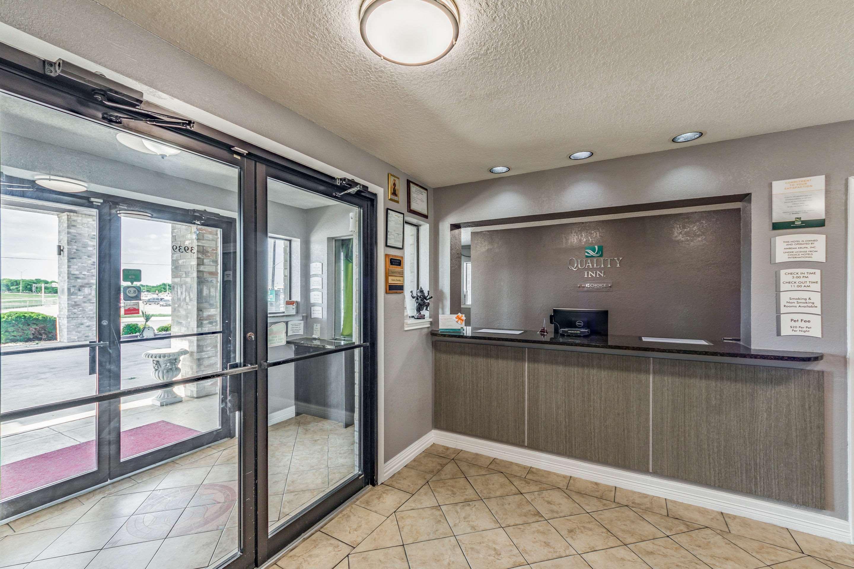 Quality Inn I-10 East Near Frost Bank Center San Antonio Buitenkant foto