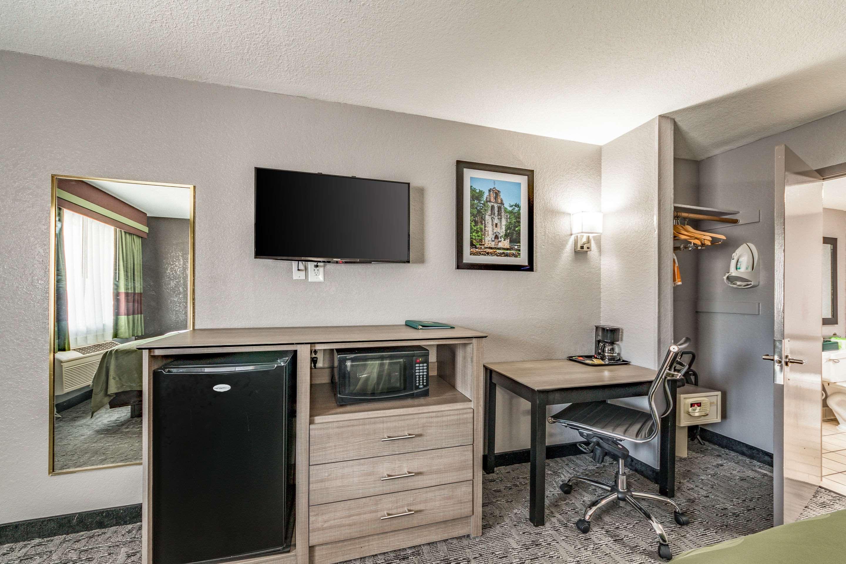 Quality Inn I-10 East Near Frost Bank Center San Antonio Buitenkant foto