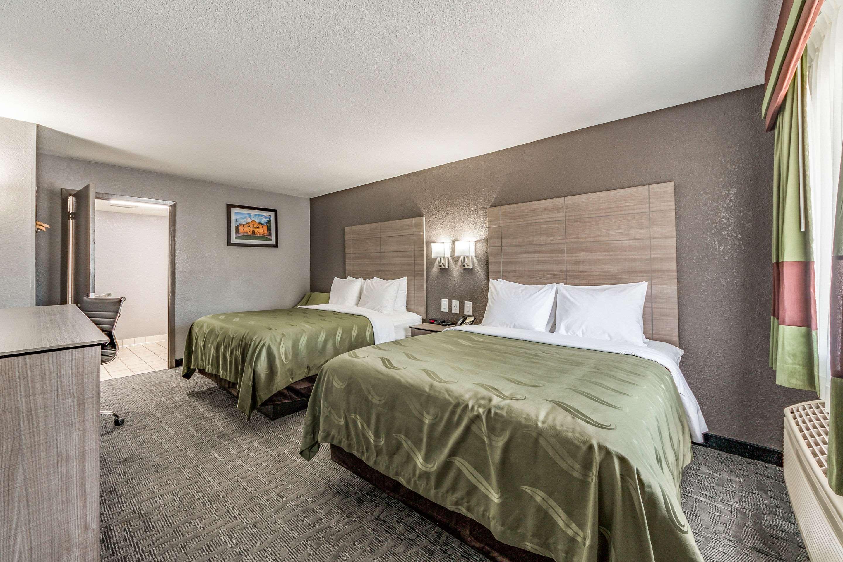 Quality Inn I-10 East Near Frost Bank Center San Antonio Buitenkant foto