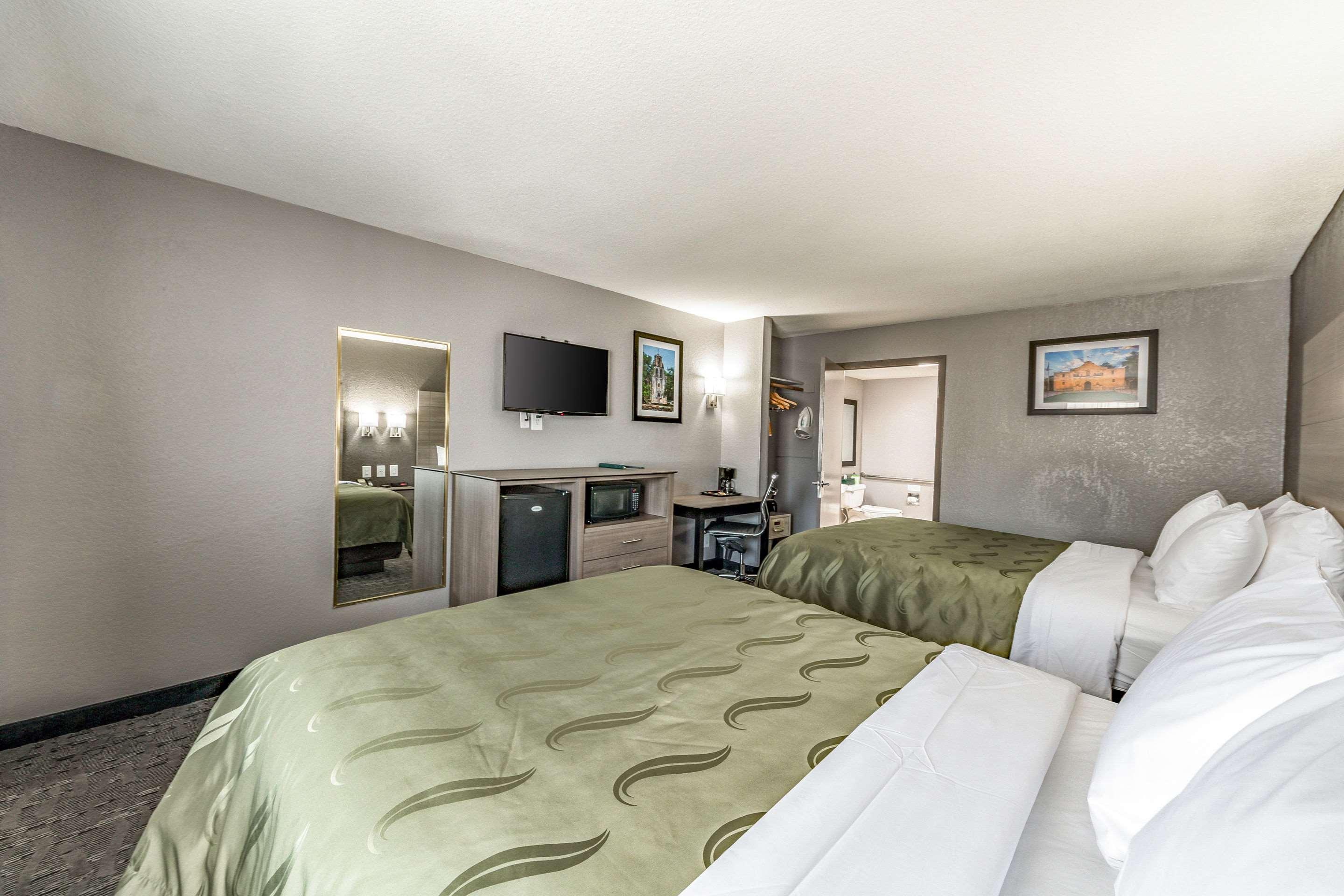 Quality Inn I-10 East Near Frost Bank Center San Antonio Buitenkant foto