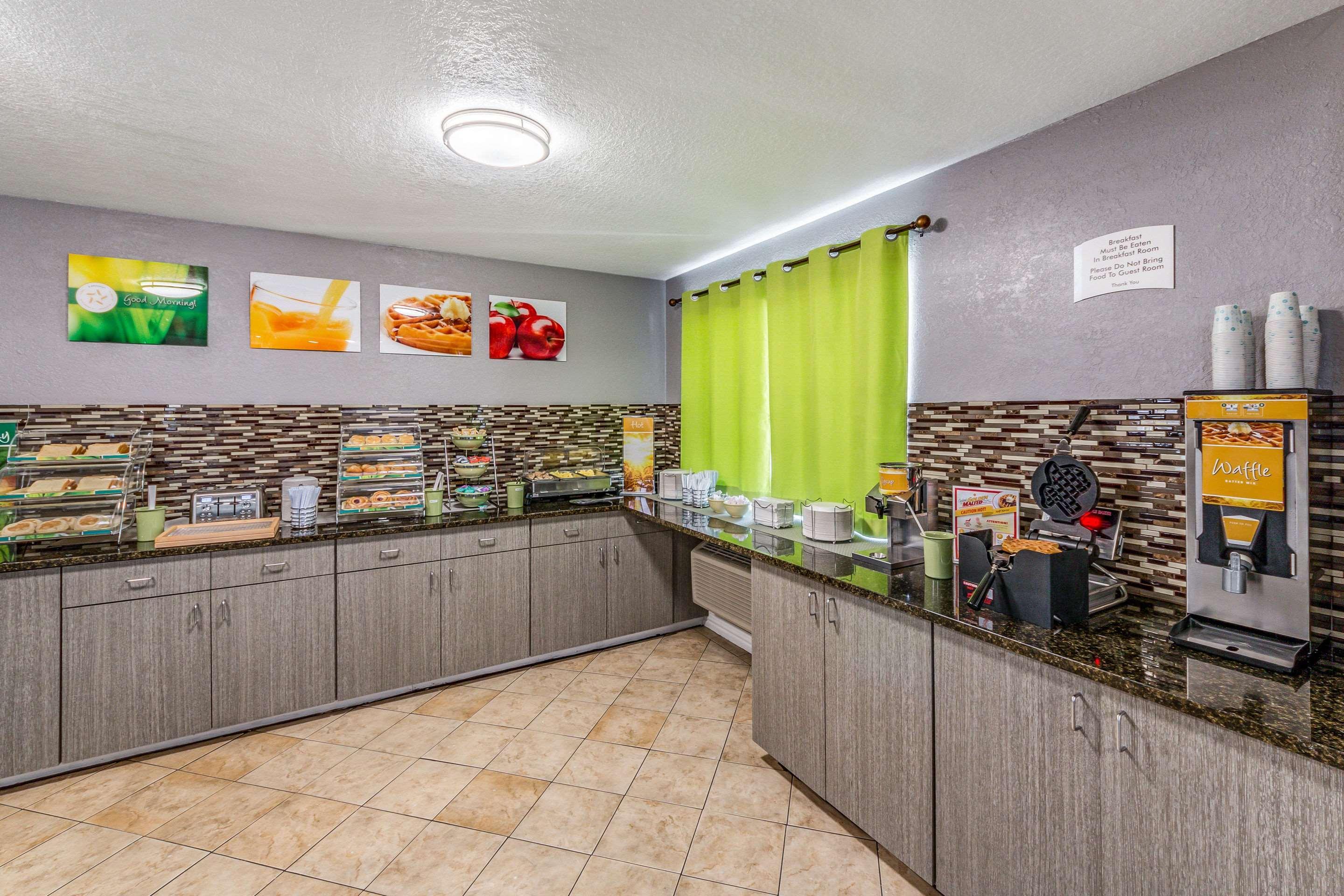 Quality Inn I-10 East Near Frost Bank Center San Antonio Buitenkant foto
