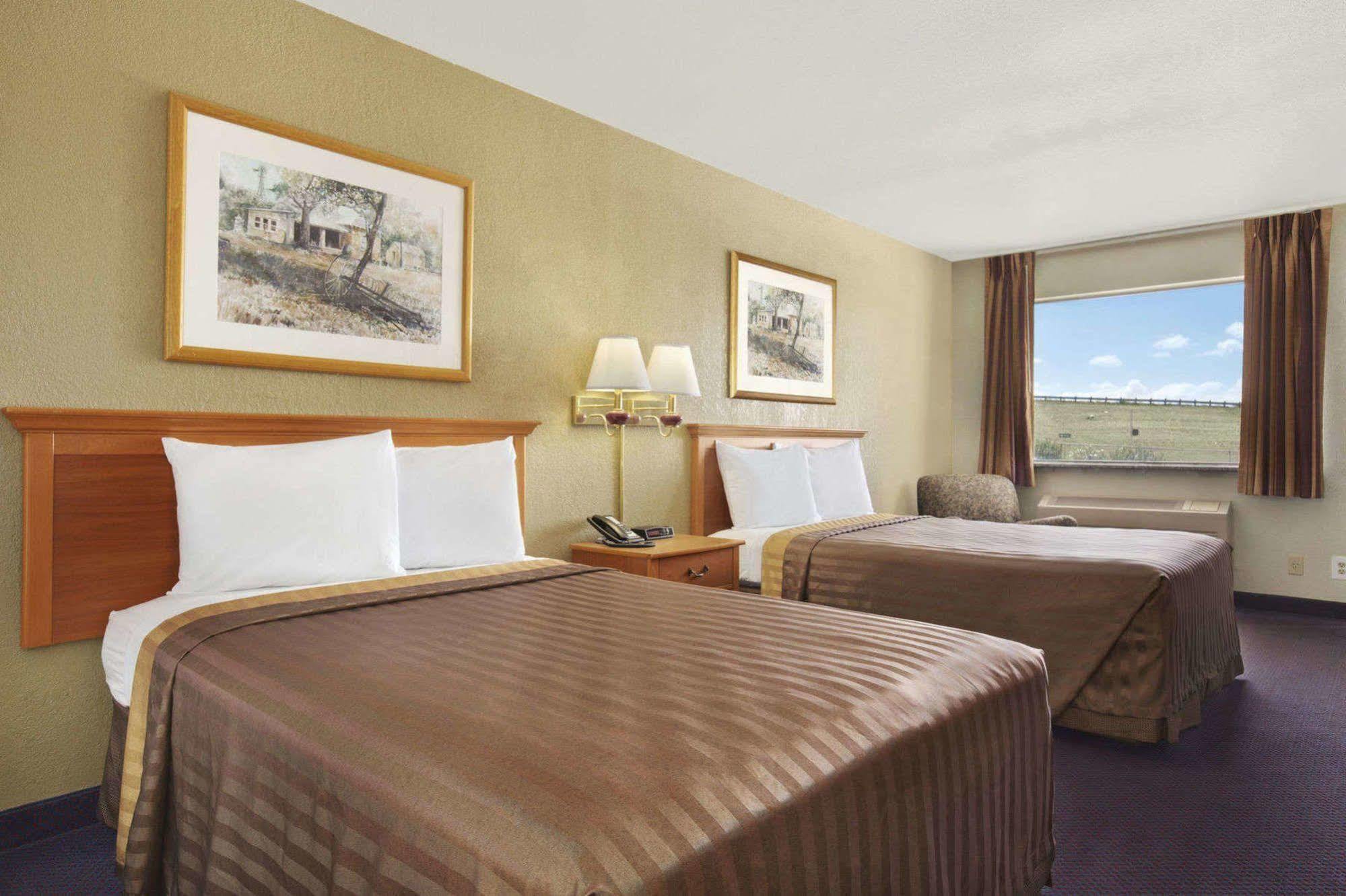 Quality Inn I-10 East Near Frost Bank Center San Antonio Buitenkant foto