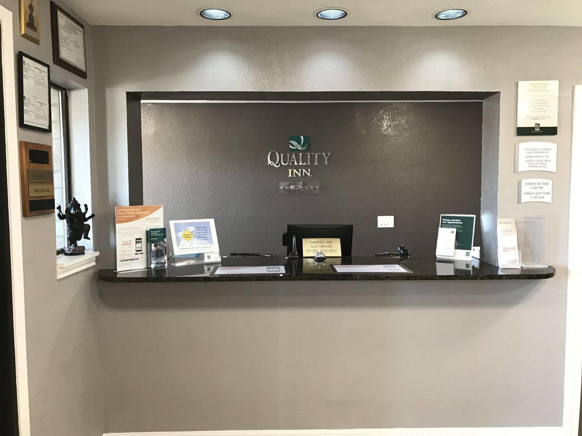 Quality Inn I-10 East Near Frost Bank Center San Antonio Buitenkant foto